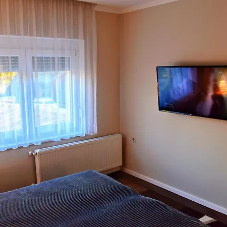 Keknefelejcs Vendeghaz * ザラカロシュ