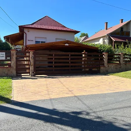 Keknefelejcs Vendeghaz