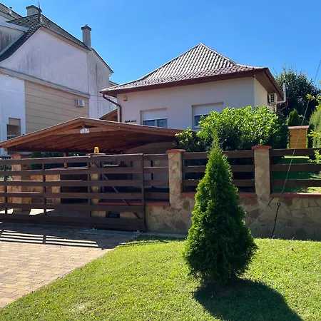 別荘 Keknefelejcs Vendeghaz *